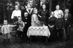 Goedendorp Johan Hendrik 05-01-1877 met gezin 25 jaar getrouwd.jpg